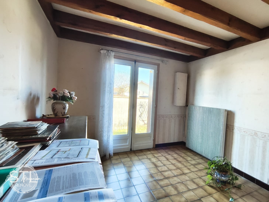 ancienne entrée, poutres foncées